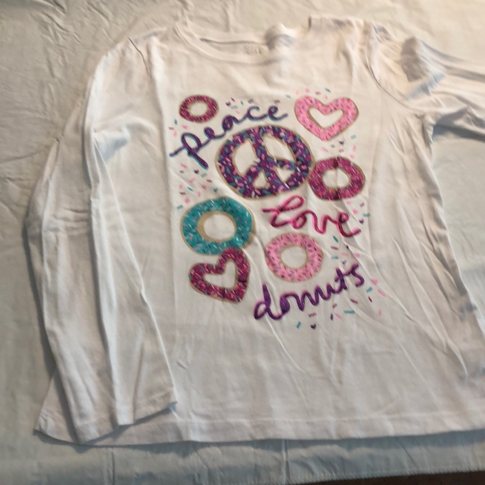 100% cotton Girls shirt “Peace,love,donuts”